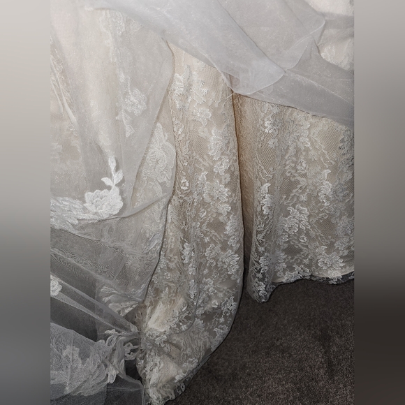 Wedding Dress - NWT Jewel by David's Bridal - Picture 2 of 11